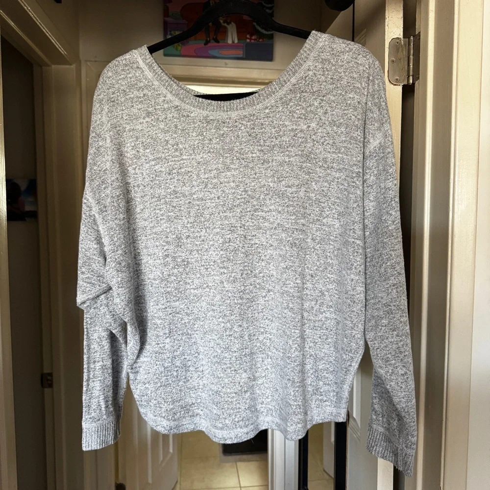 Abercrombie & Fitch Women's Small Gray Cropped Sweater - Picture 2 of 4